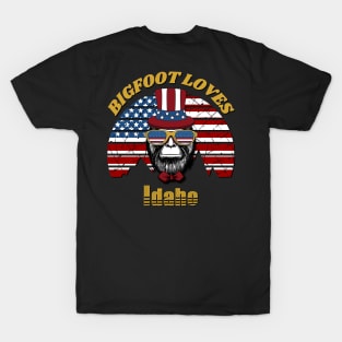 Bigfoot loves America and Idaho T-Shirt